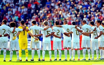 IM电竞快讯-内马尔参加活动受欢迎